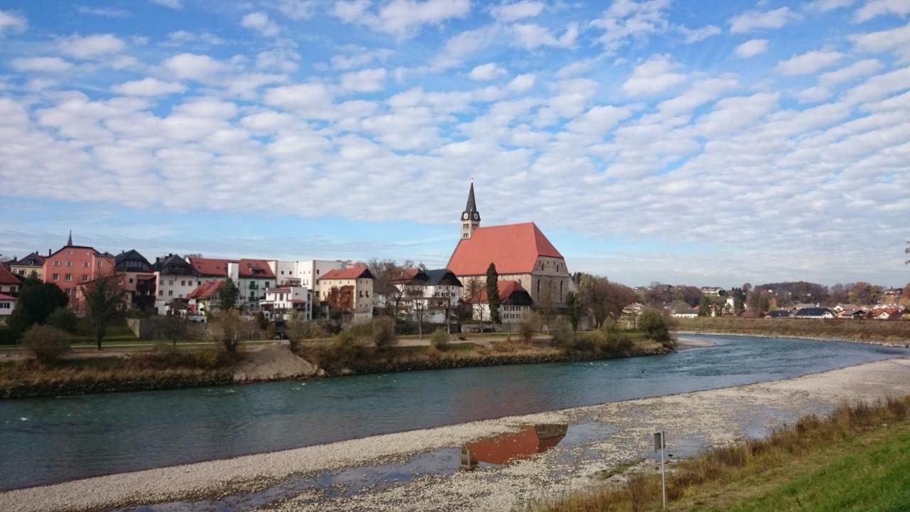 Ferienwohnung An Der Idyllischen Salzachschleife Naehe Salzburg Laufen Exterior foto